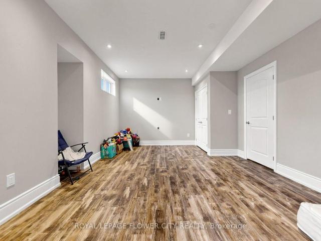 apartment at 12 PARADISE VALLEY TRAIL, King, Ontario, L7B0A5