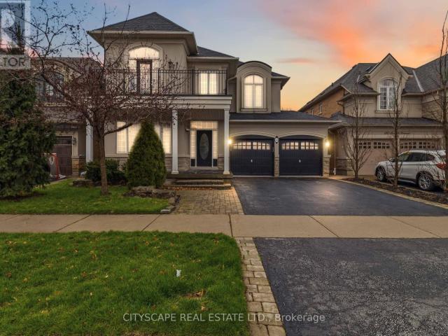 apartment at 135 INNVILLE CRESCENT, Oakville, Ontario, L6L0B8