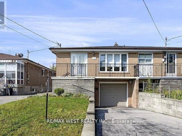 apartment at 136 DUNCANWOODS DRIVE