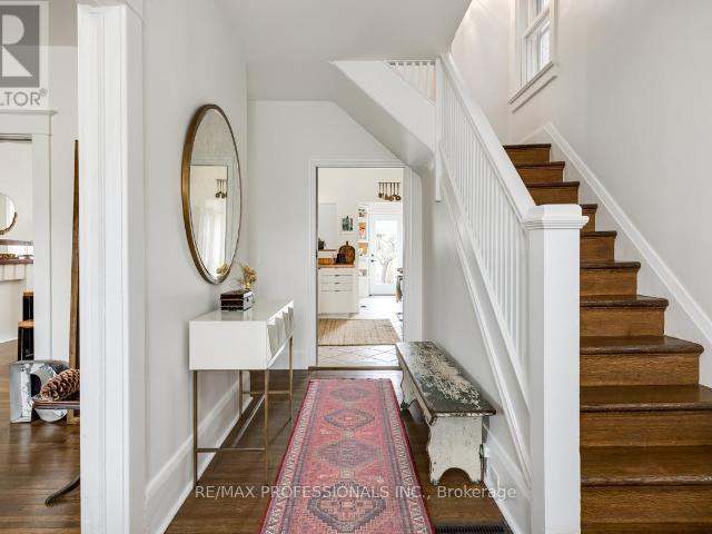 apartment at 1381 LANSDOWNE AVENUE