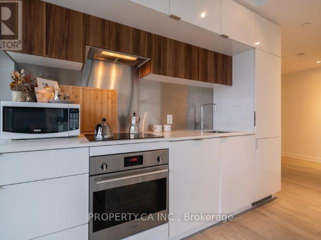 apartment at 1303 185 ROEHAMPTON AVENUE, Toronto, Ontario, M4P1R4