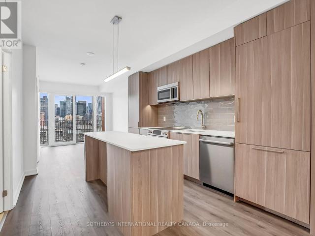 apartment at 1407 88 BATHURST STREET, Toronto, Ontario, M5V0W8
