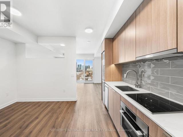 apartment at 1413 88 BATHURST STREET, Toronto, Ontario, M5V0W8