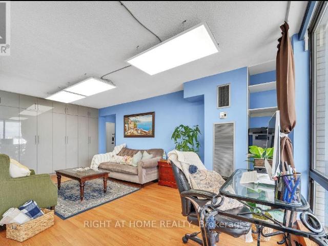 apartment at 1415 – 260 SENECA HILL DRIVE W
