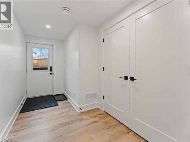 apartment at 14 GORE ESTATE Court Unit# A, Ayr, Ontario, N0B1E0