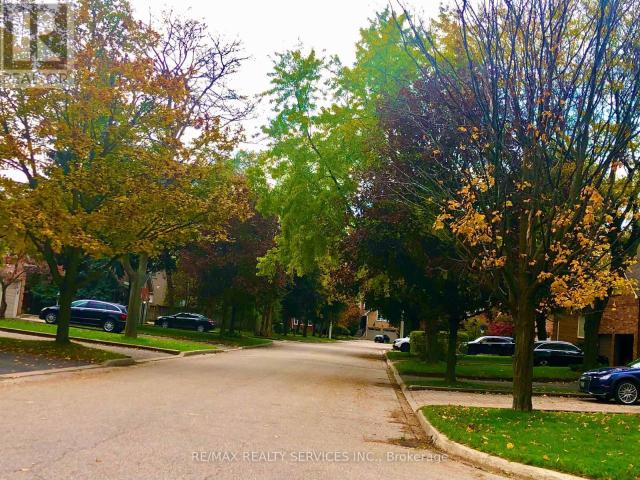 apartment at 1543 POLESDEN DRIVE, Mississauga, Ontario, L5G4P8