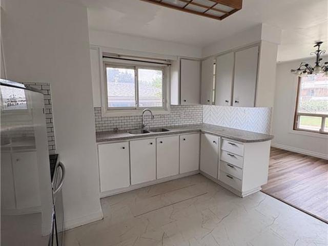 apartment at 15 CHAMPLAIN Avenue, Hamilton, Ontario, L8G2H5