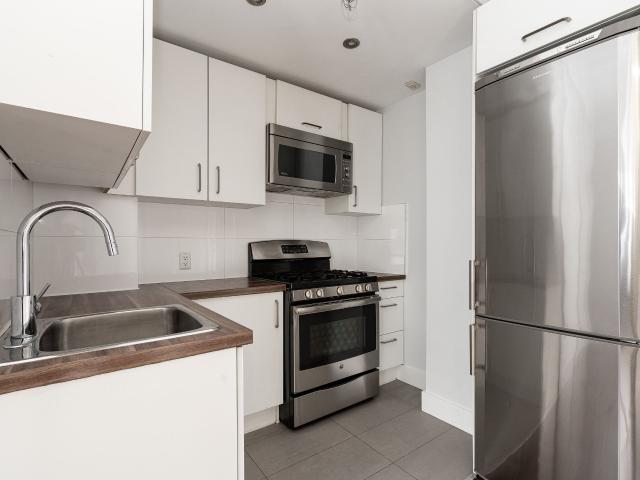 apartment at 160 Huron Street Downtown West Toronto M5T 2B5