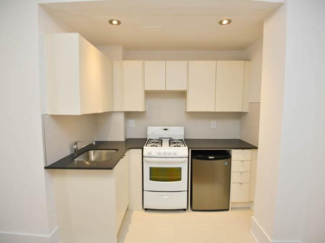 apartment at 160 Huron Street Downtown West Toronto M5T 2B5