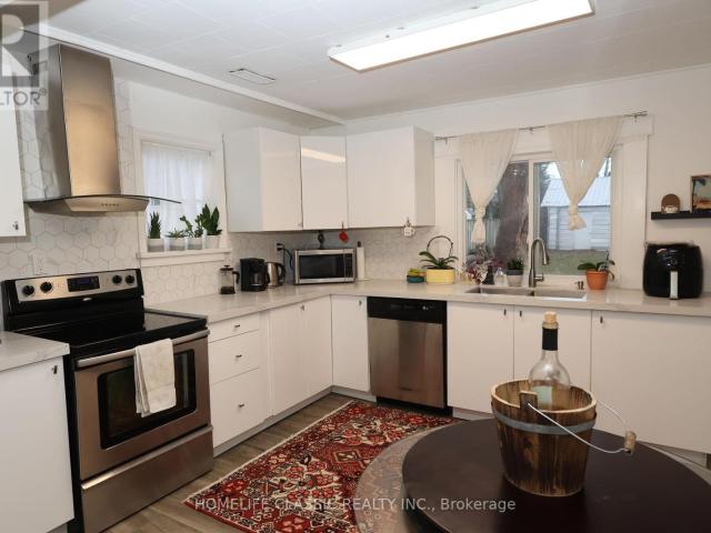 apartment at 16 RIVER DRIVE, East Gwillimbury, Ontario, L9N1A6