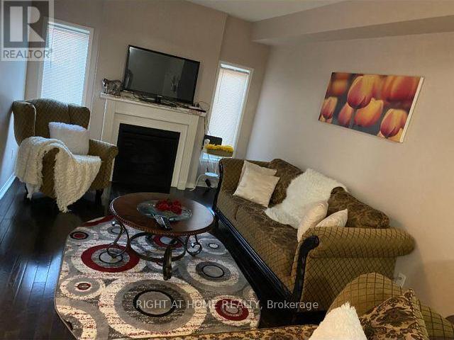 apartment at 1704 530 LOLITA GARDENS, Mississauga, Ontario, L5A3T2