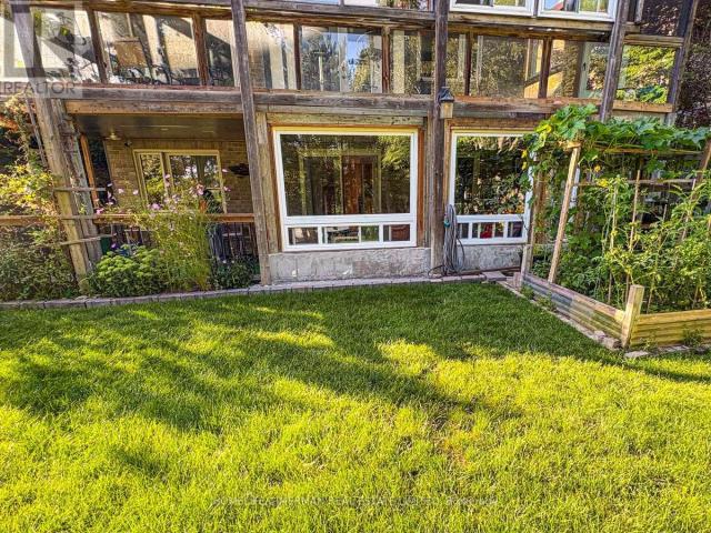 apartment at 17 BREDA COURT, Richmond Hill, Ontario, L4C6E1