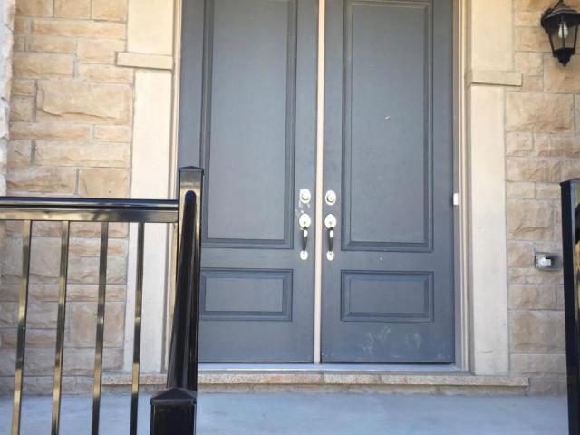 apartment at 19 HANCOCK STREET, Aurora, Ontario, L4G1B7