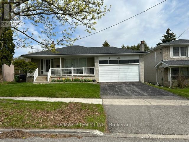 apartment at 19 SANDBOURNE CRESCENT, Toronto, Ontario, M2L3A5