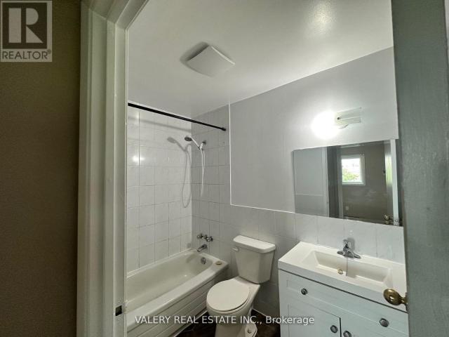 apartment at 1 9 LOWNDES AVE AVENUE, Georgina, Ontario, L4P3T1
