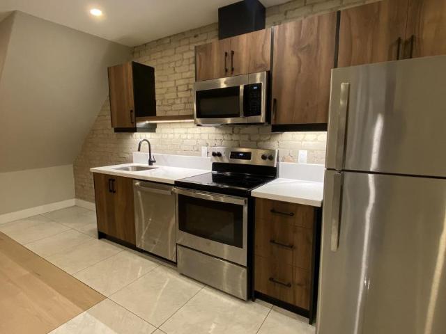 apartment at 1 363 PARKSIDE DRIVE, Toronto, Ontario, M6R2Z5