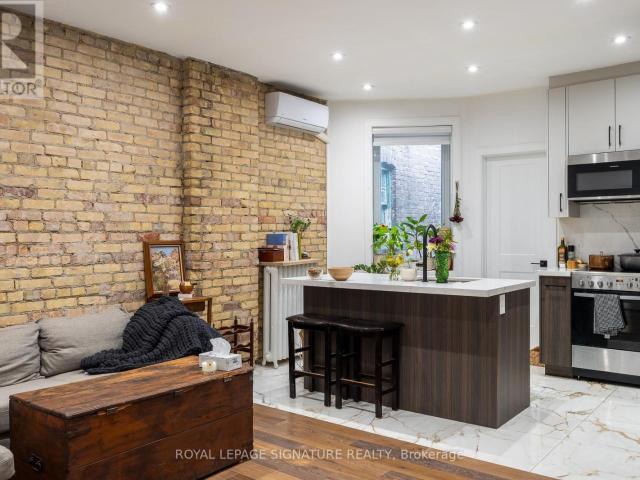apartment at 1A 2090 DUNDAS STREET W, Toronto, Ontario, M6R1W9