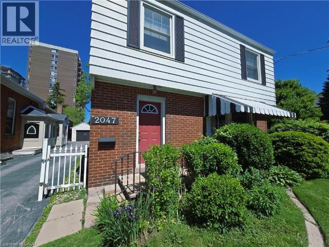 apartment at 2047 JAMES Street