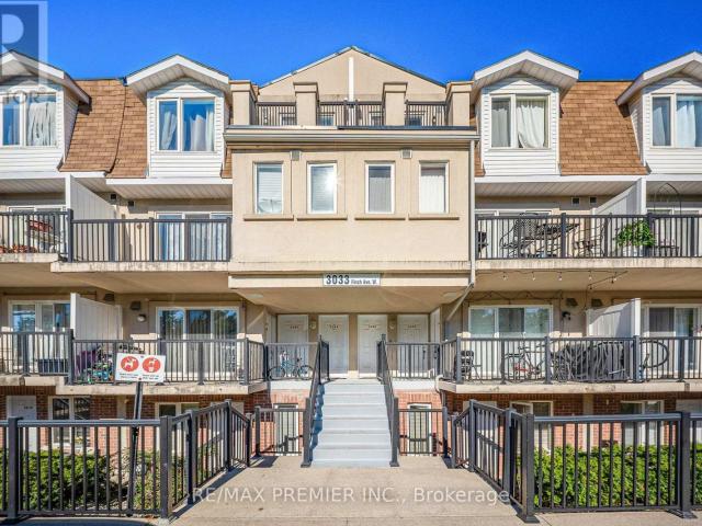 apartment at 2046 3033 FINCH AVENUE W, Toronto, Ontario, M9M0A3