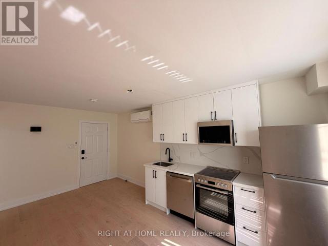 apartment at 202 3384 LAKE SHORE BOULEVARD W, Toronto, Ontario, M8W1M9