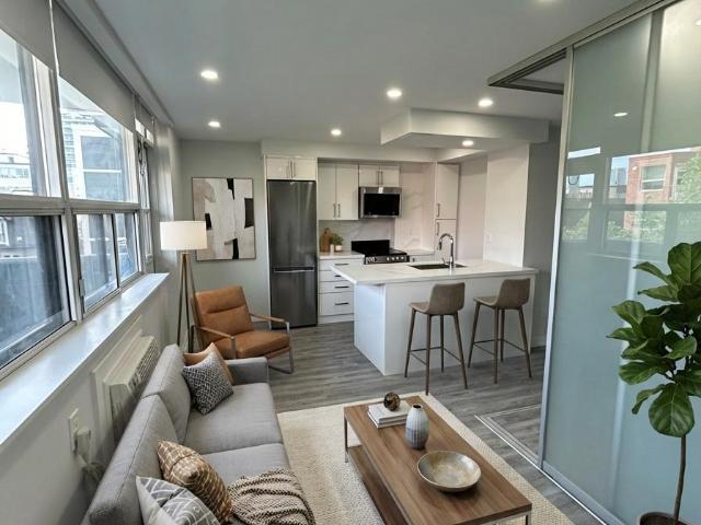 apartment at 203 15 WALMER ROAD, Toronto, Ontario, M5R2X1
