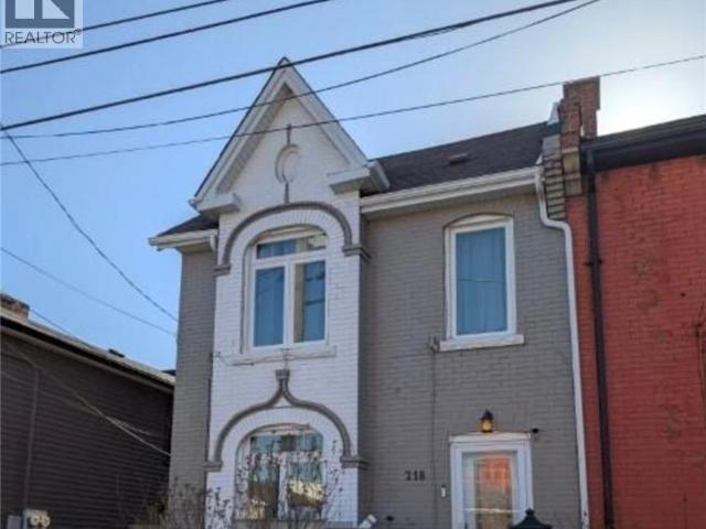 apartment at 216 JOHN Street N