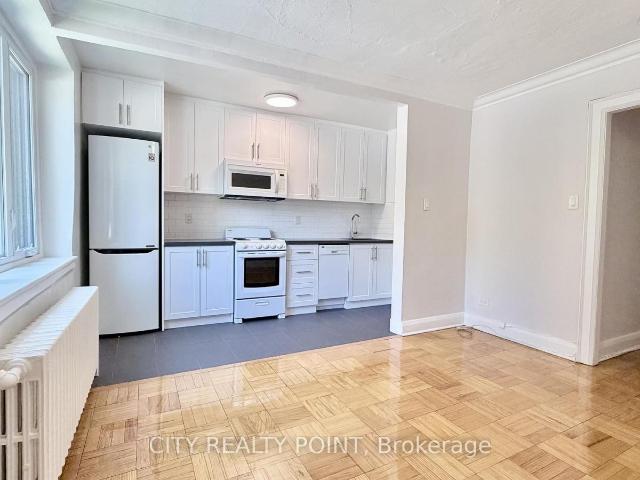 apartment at 218 – 396 AVENUE ROAD