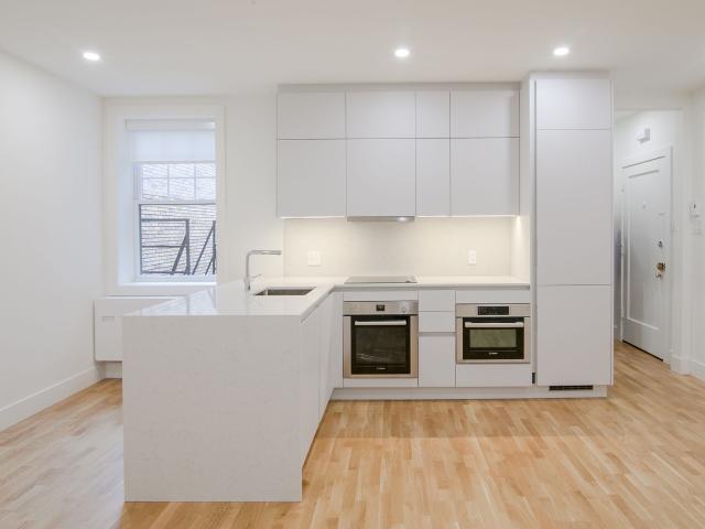 apartment at 2100 du Fort Street Downtown Guy Concordia Montreal H3H 2C6