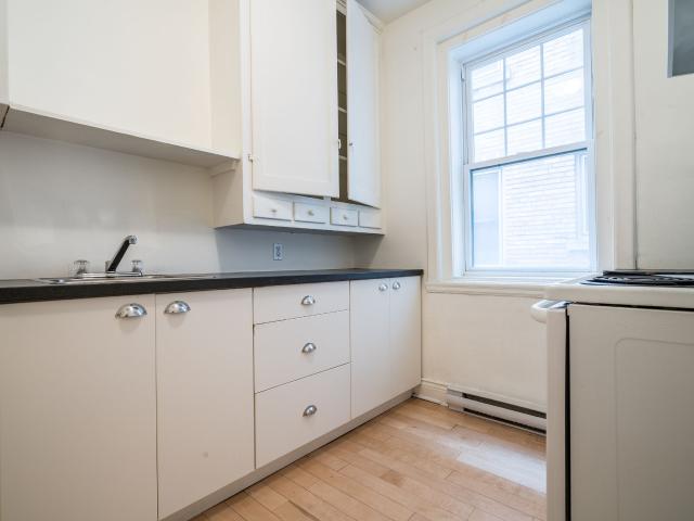 apartment at 2100 du Fort Street Downtown Guy Concordia Montreal H3H 2C6