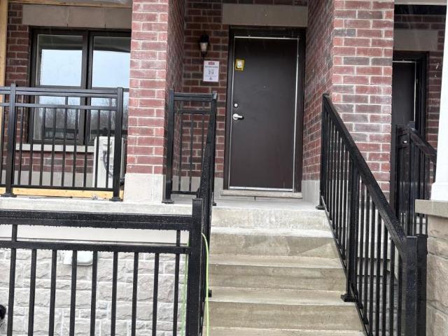 apartment at 211 15100 YONGE STREET, Aurora, Ontario, L4G4C8