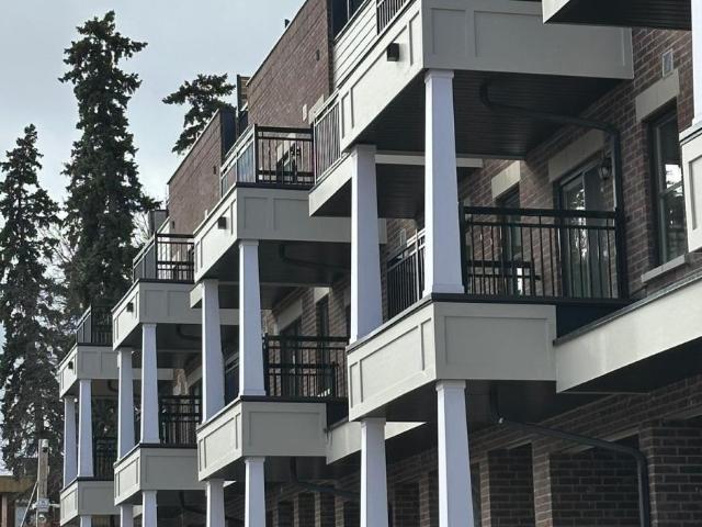 apartment at 212 15100 YONGE STREET, Aurora, Ontario, L4G4C8