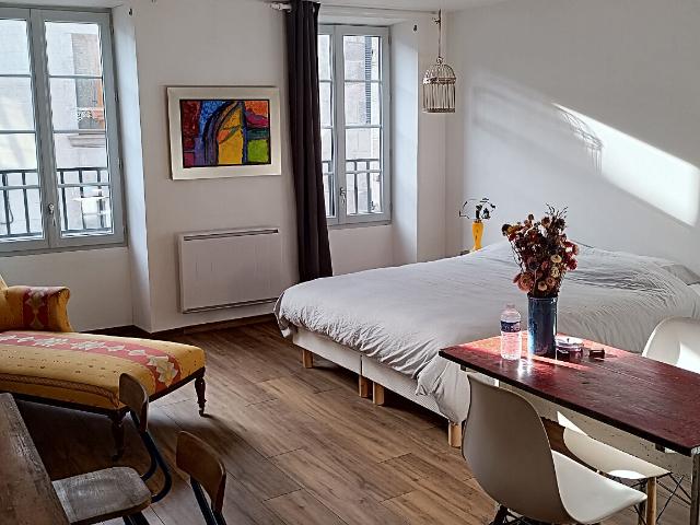apartment at 23500 FELLETIN