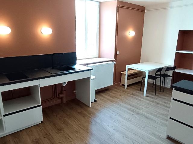 apartment at 23500 FELLETIN