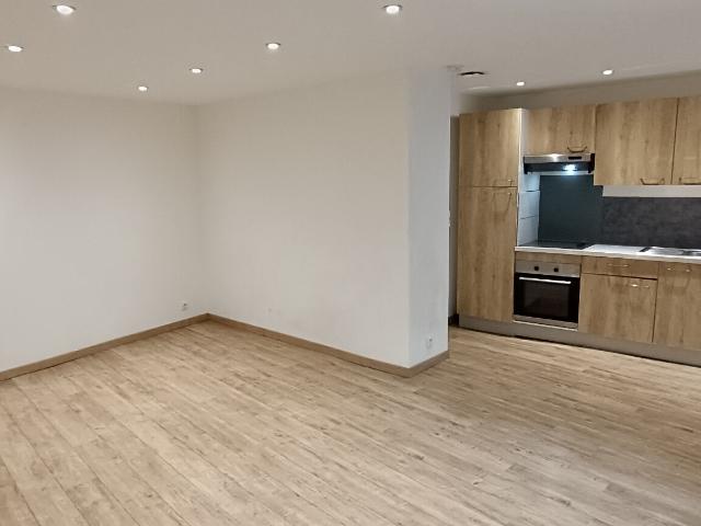 apartment at 23500 FELLETIN