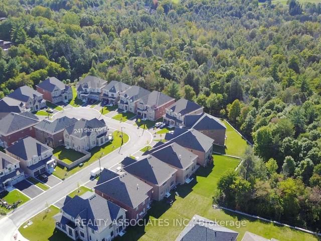 apartment at 241 STORMONT TRAIL, Vaughan, Ontario, L4H4P6