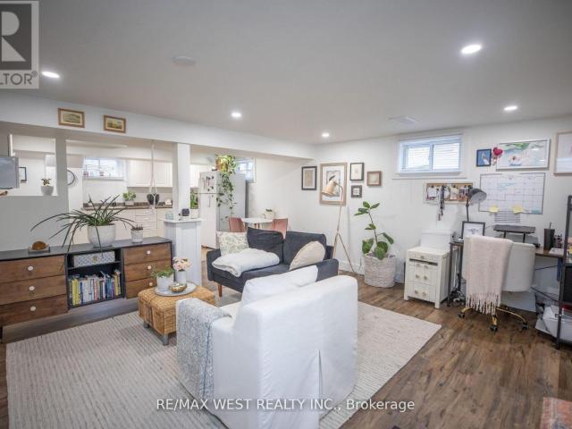 apartment at 2 93 PEEL STREET, Barrie, Ontario, L4M3L5