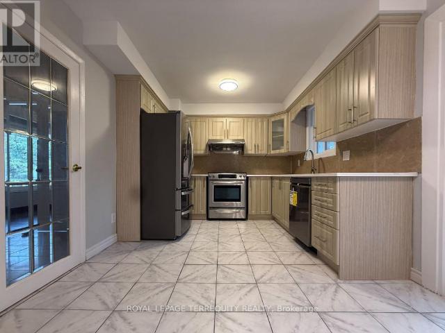 apartment at 2 AXSMITH CRESCENT, Toronto, Ontario, M2J3K3