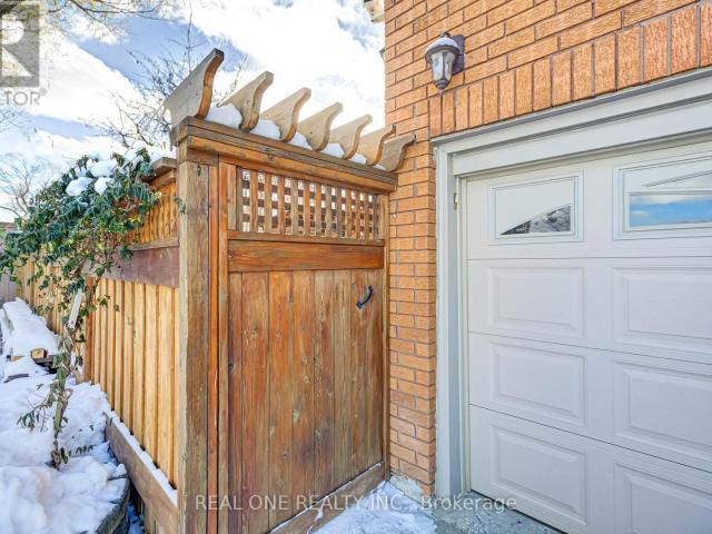 apartment at 2 GRITTANI LANE, Toronto, Ontario, M1S5B7