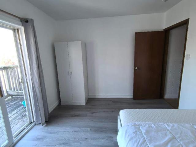apartment at 2ND FLR RM – 137A MARKHAM STREET
