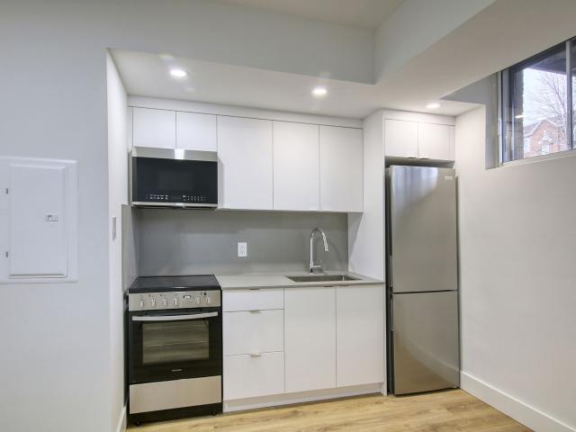 apartment at 3010 Avenue Van Horne Cote des Neiges Montreal H3S 1S3