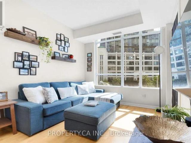 apartment at 327 628 FLEET STREET, Toronto, Ontario, M5V1A8