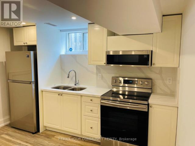 apartment at 32 KITIMAT CRESCENT, Aurora, Ontario, L4G3C3