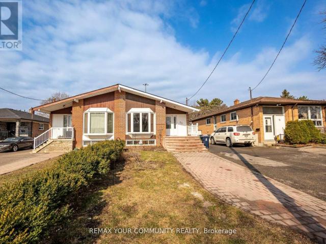 apartment at 32 MARBURY CRESCENT, Toronto, Ontario, M3A2G2