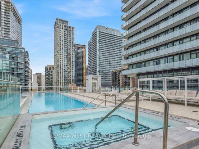 apartment at 331 161 ROEHAMPTON AVENUE, Toronto, Ontario, M4P0C8