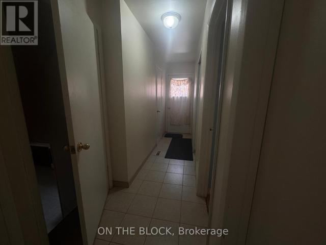 apartment at 33 HARRINGTON CRESCENT, Toronto, Ontario, M2M2Y6