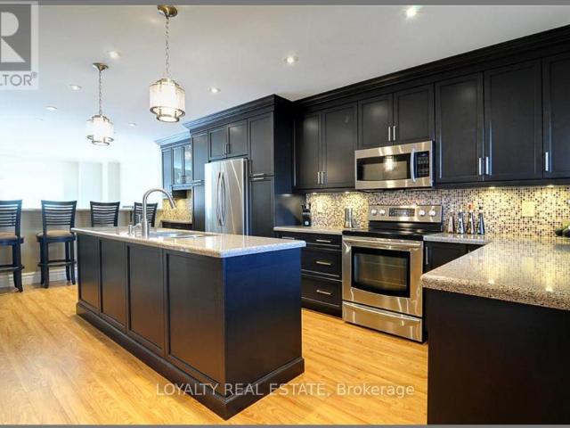 apartment at 33 SPRUCEDALE WAY, Whitby, Ontario, L1N9T9