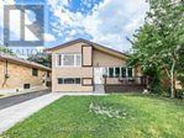 apartment at 33 WISHING WELL DRIVE, Toronto, Ontario, M1T1H9