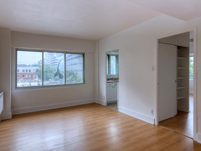 apartment at 3455 Rue Aylmer Milton Park Montreal H2X 2B5