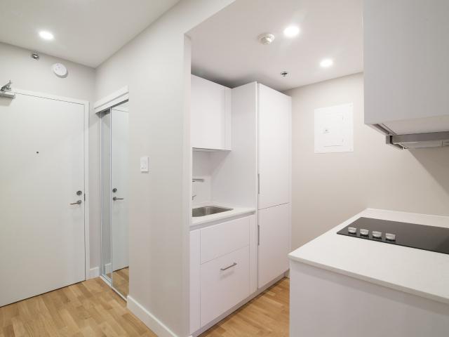 apartment at 3455 Rue Aylmer Milton Park Montreal H2X 2B5