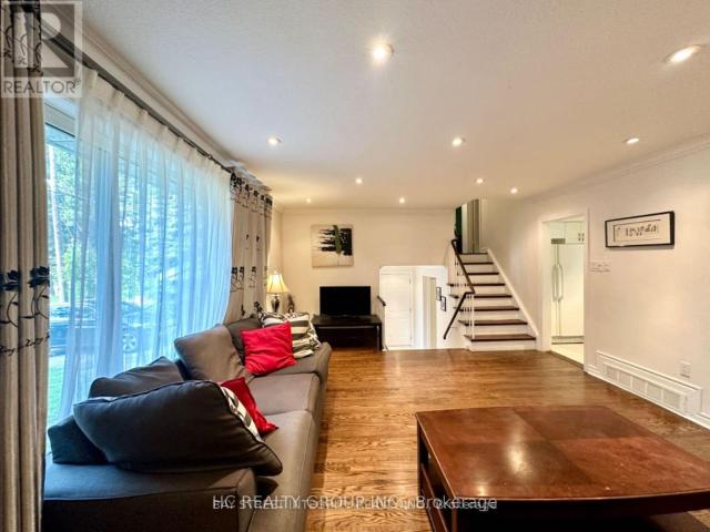 apartment at 35 LAILEY CRESCENT